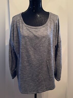 NANAVATEE Classic Gray Scoop Neck Women's Sweater Size Large